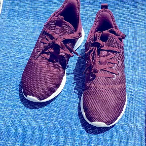 adidas Shoes - *Donated* AdidasCloudform size 7 maroon women’s sneakers 👟